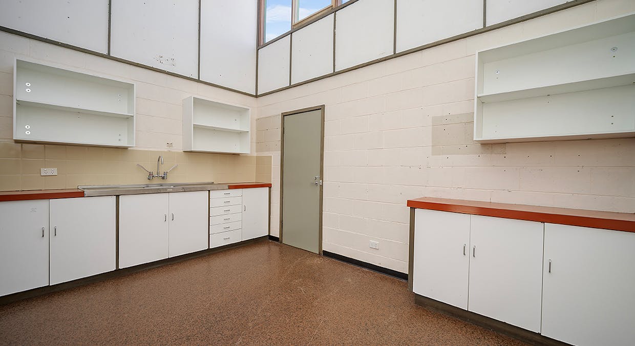 87 Cox Street, Hamilton, VIC, 3300 - Image 9